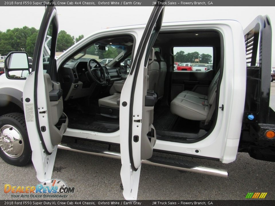 Rear Seat of 2018 Ford F550 Super Duty XL Crew Cab 4x4 Chassis Photo #7