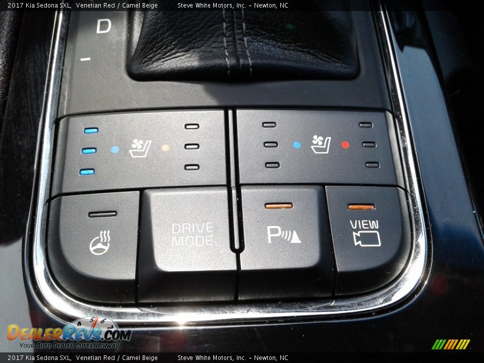 Controls of 2017 Kia Sedona SXL Photo #34