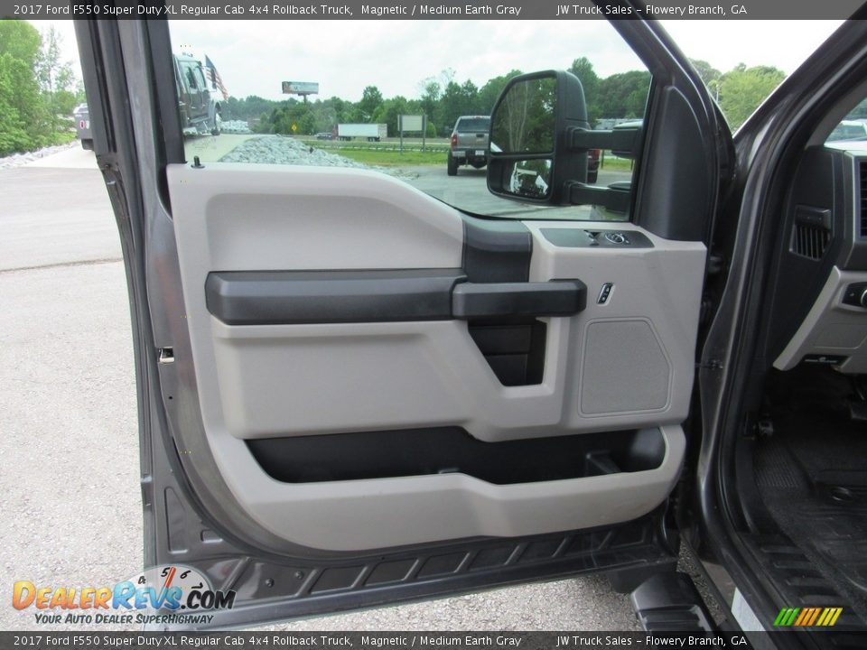Door Panel of 2017 Ford F550 Super Duty XL Regular Cab 4x4 Rollback Truck Photo #24