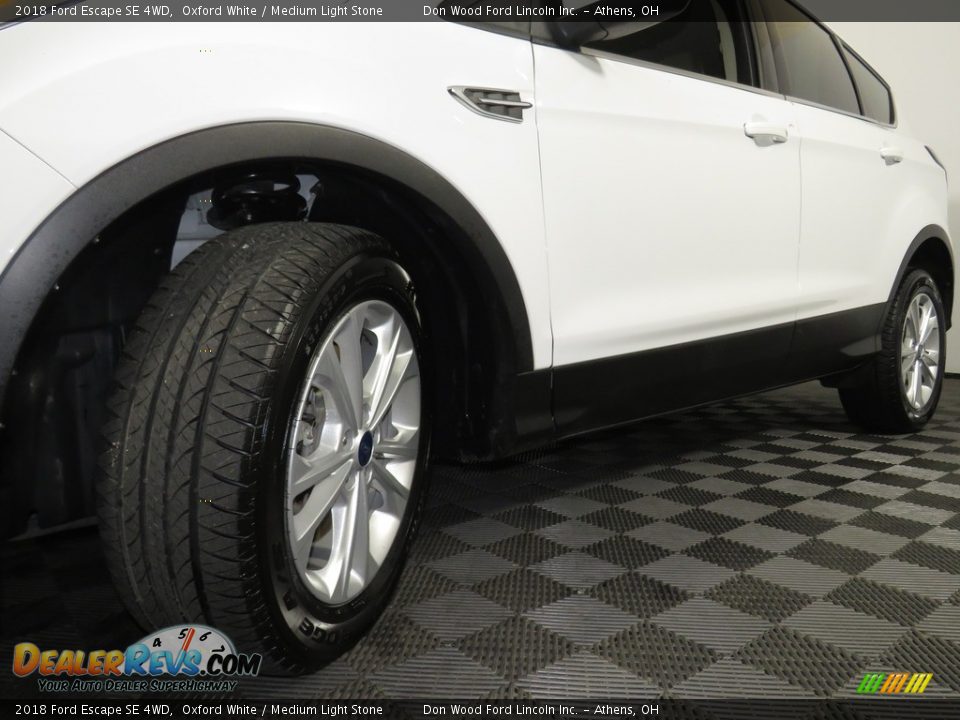 2018 Ford Escape SE 4WD Oxford White / Medium Light Stone Photo #8