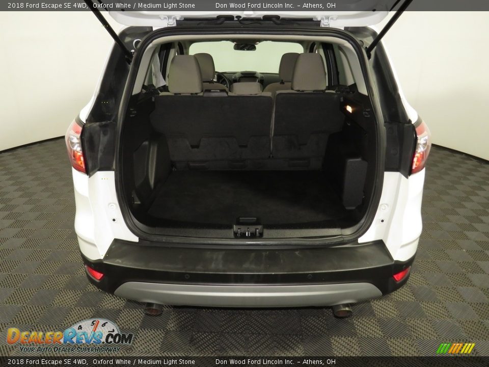 2018 Ford Escape SE 4WD Oxford White / Medium Light Stone Photo #12