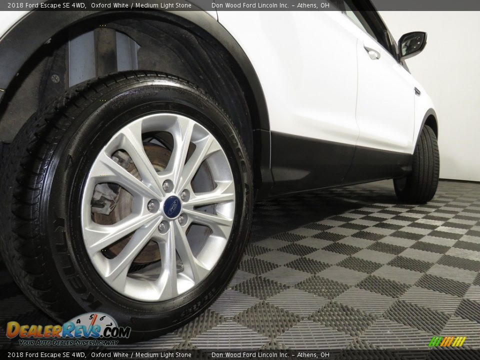 2018 Ford Escape SE 4WD Oxford White / Medium Light Stone Photo #16