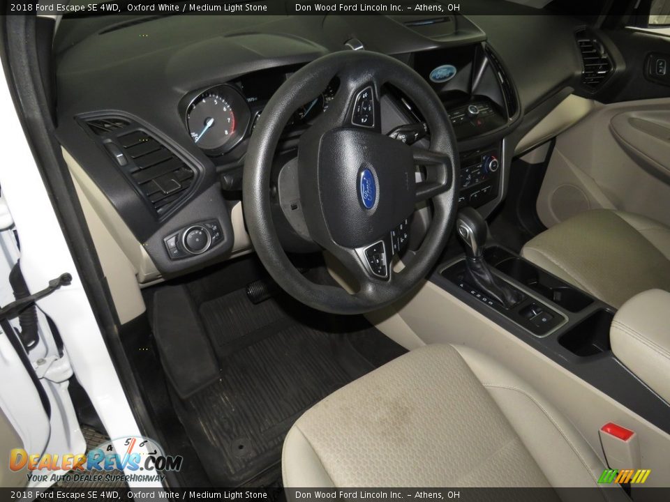 2018 Ford Escape SE 4WD Oxford White / Medium Light Stone Photo #19
