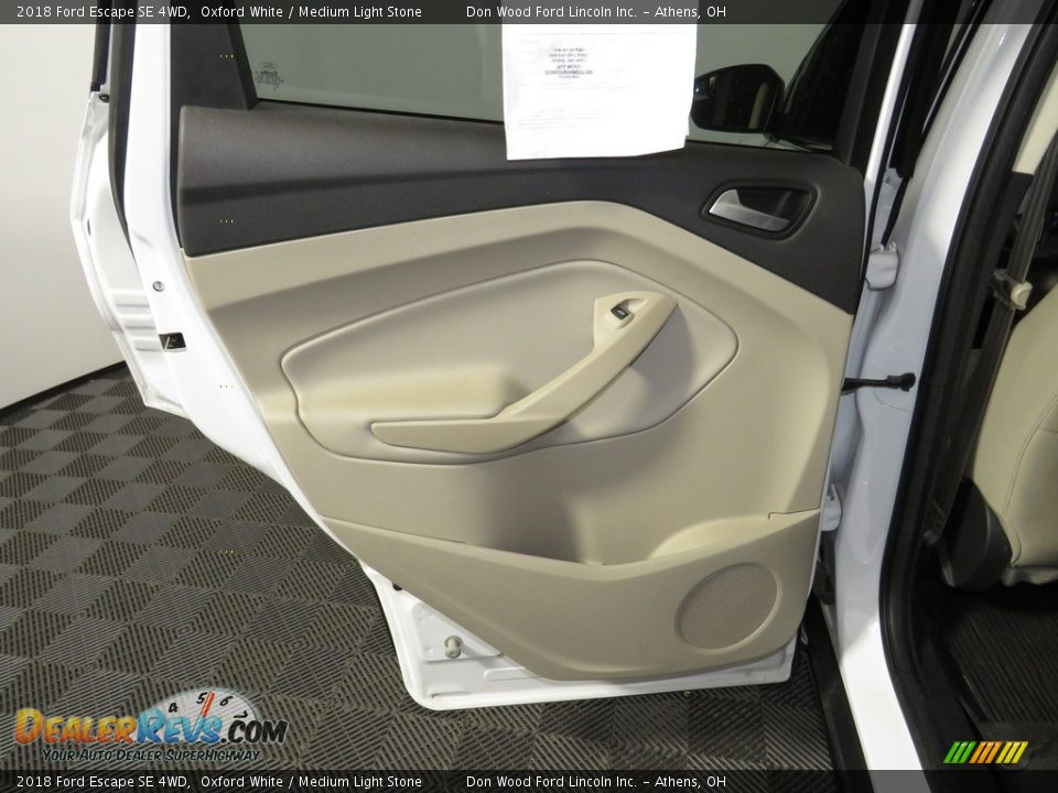 2018 Ford Escape SE 4WD Oxford White / Medium Light Stone Photo #21