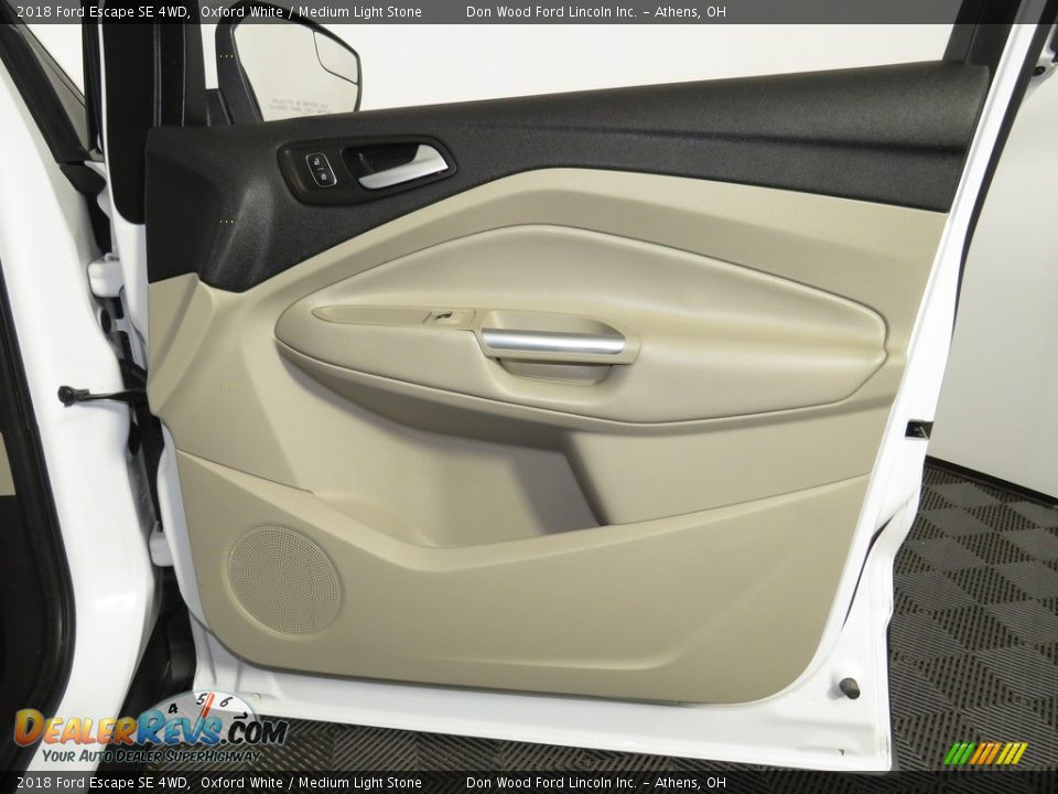 2018 Ford Escape SE 4WD Oxford White / Medium Light Stone Photo #25