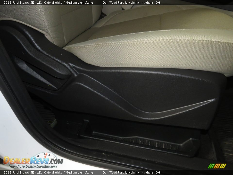 2018 Ford Escape SE 4WD Oxford White / Medium Light Stone Photo #26