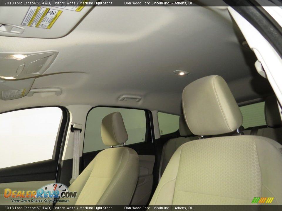 2018 Ford Escape SE 4WD Oxford White / Medium Light Stone Photo #32