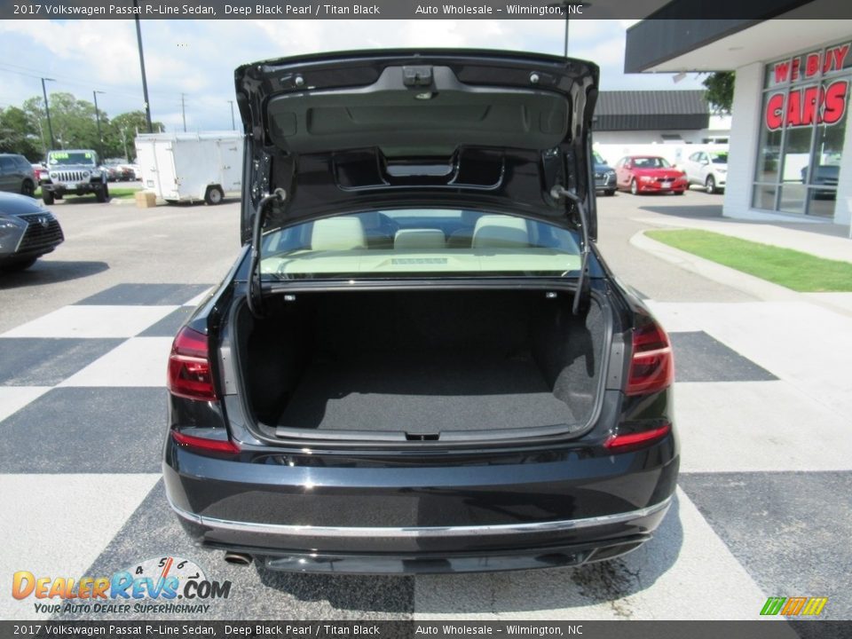 2017 Volkswagen Passat R-Line Sedan Deep Black Pearl / Titan Black Photo #5
