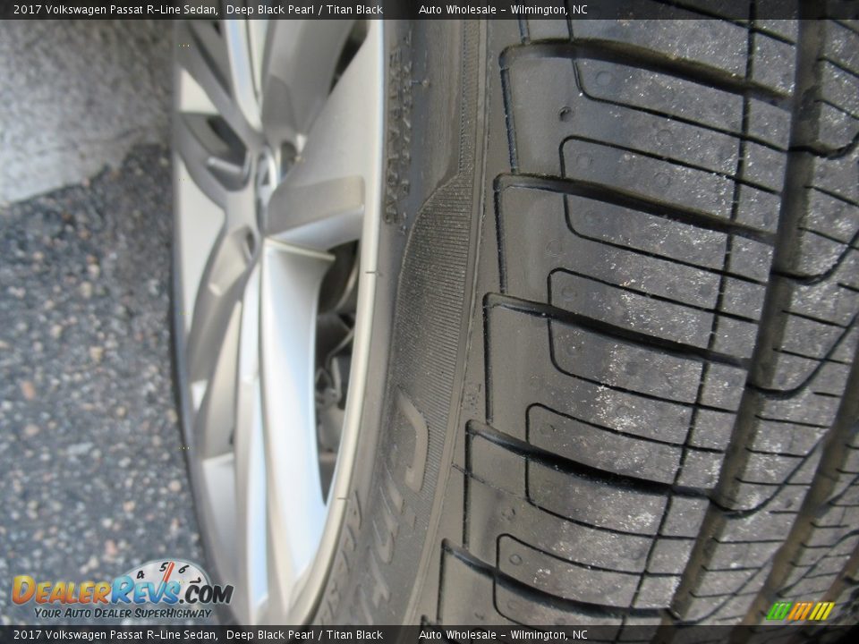 2017 Volkswagen Passat R-Line Sedan Deep Black Pearl / Titan Black Photo #8