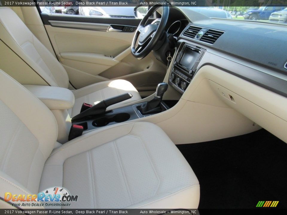 2017 Volkswagen Passat R-Line Sedan Deep Black Pearl / Titan Black Photo #12