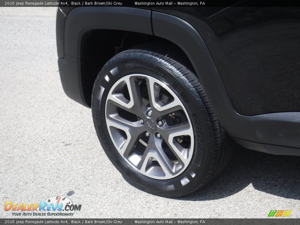 2016 Jeep Renegade Latitude 4x4 Black / Bark Brown/Ski Grey Photo #3