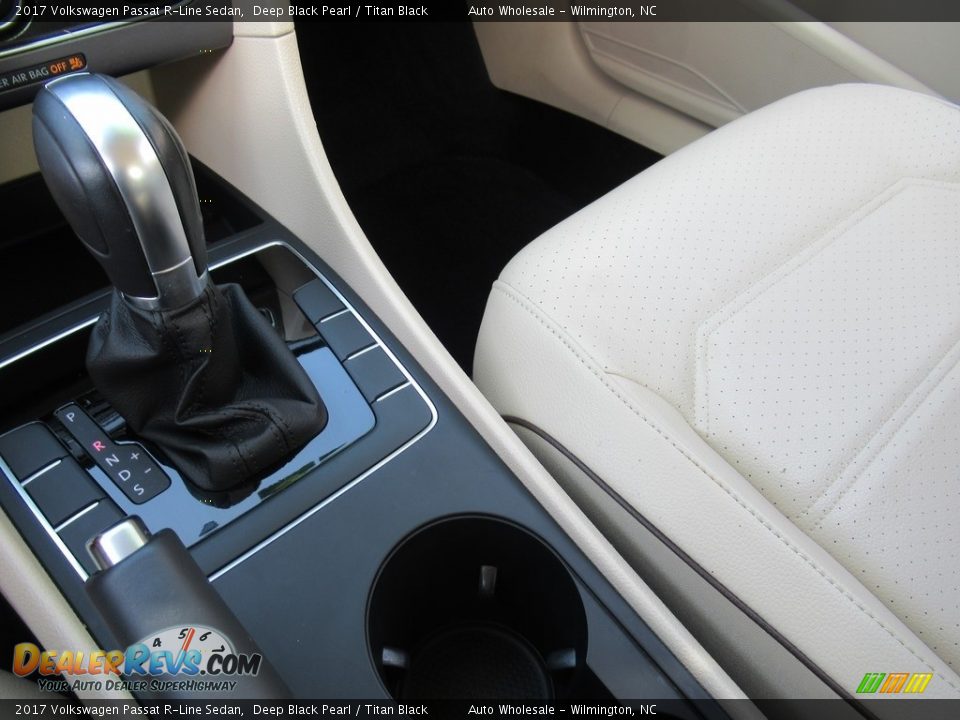 2017 Volkswagen Passat R-Line Sedan Deep Black Pearl / Titan Black Photo #19