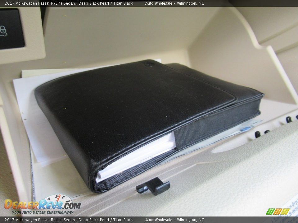 2017 Volkswagen Passat R-Line Sedan Deep Black Pearl / Titan Black Photo #20