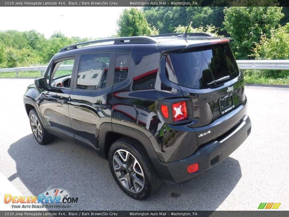2016 Jeep Renegade Latitude 4x4 Black / Bark Brown/Ski Grey Photo #7