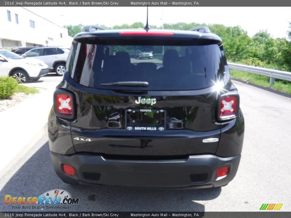 2016 Jeep Renegade Latitude 4x4 Black / Bark Brown/Ski Grey Photo #8