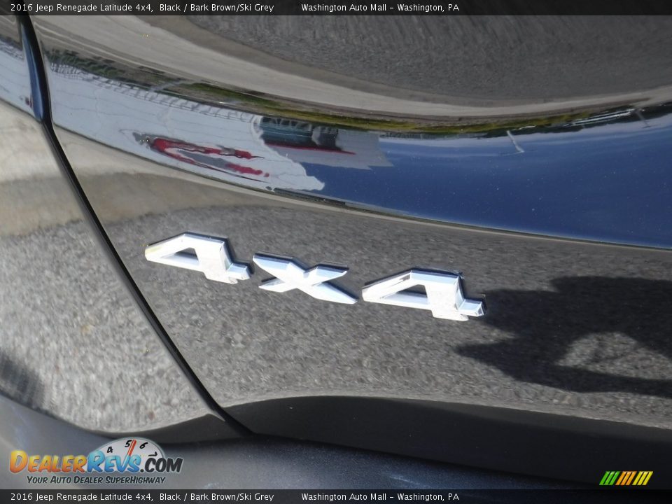 2016 Jeep Renegade Latitude 4x4 Black / Bark Brown/Ski Grey Photo #10