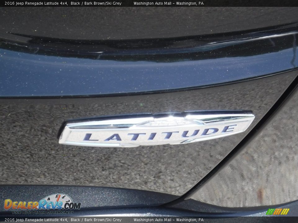 2016 Jeep Renegade Latitude 4x4 Black / Bark Brown/Ski Grey Photo #11