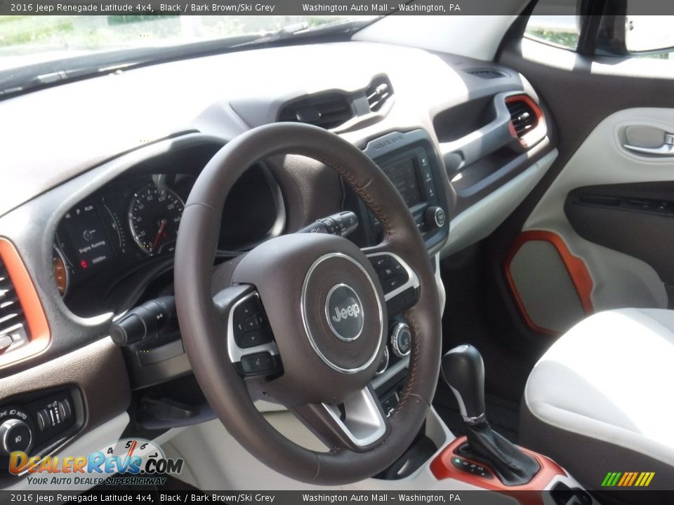 2016 Jeep Renegade Latitude 4x4 Black / Bark Brown/Ski Grey Photo #12