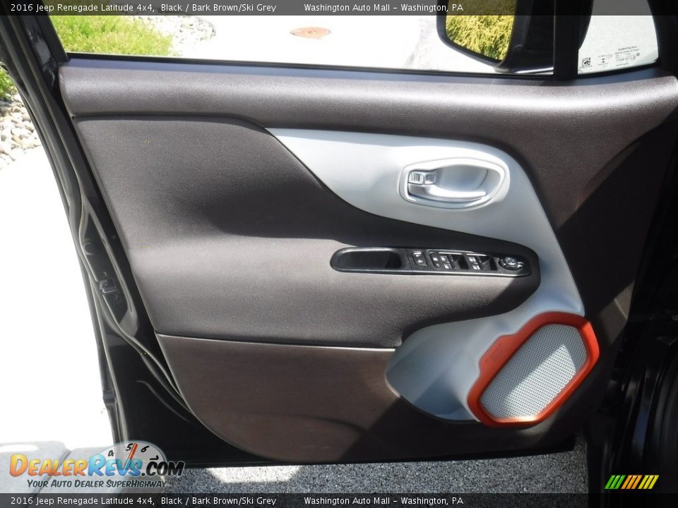 2016 Jeep Renegade Latitude 4x4 Black / Bark Brown/Ski Grey Photo #13