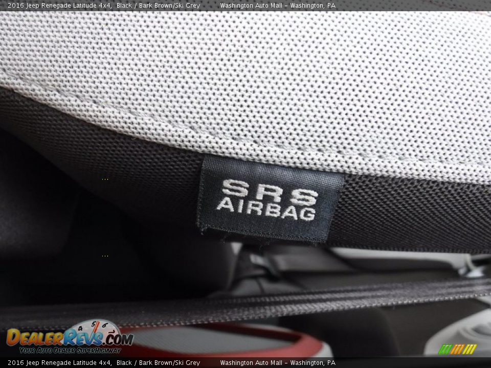 2016 Jeep Renegade Latitude 4x4 Black / Bark Brown/Ski Grey Photo #15
