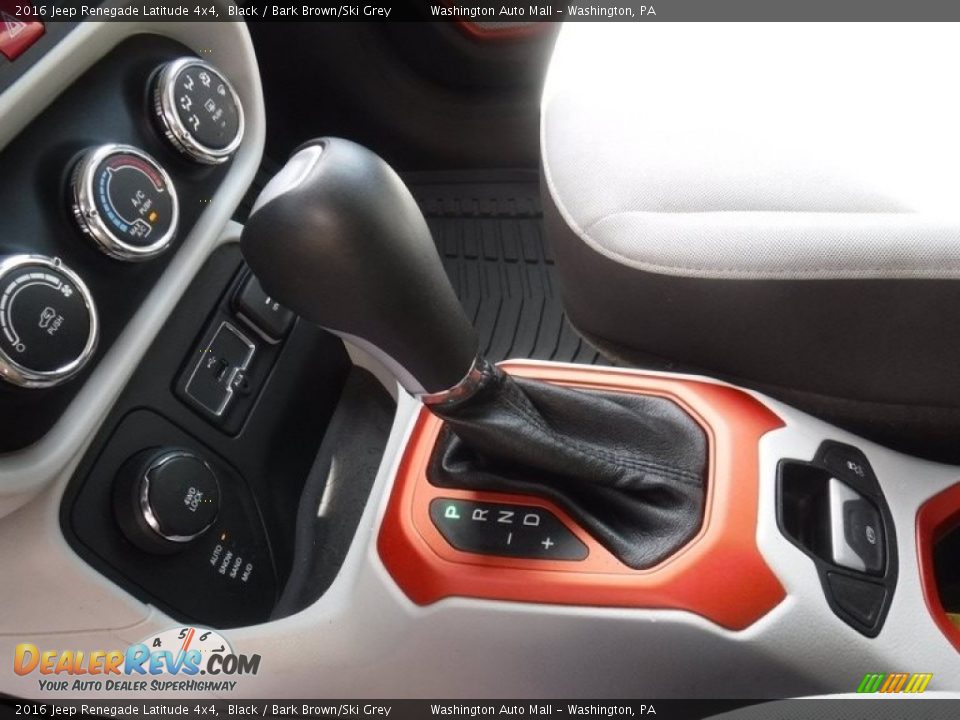 2016 Jeep Renegade Latitude 4x4 Black / Bark Brown/Ski Grey Photo #16
