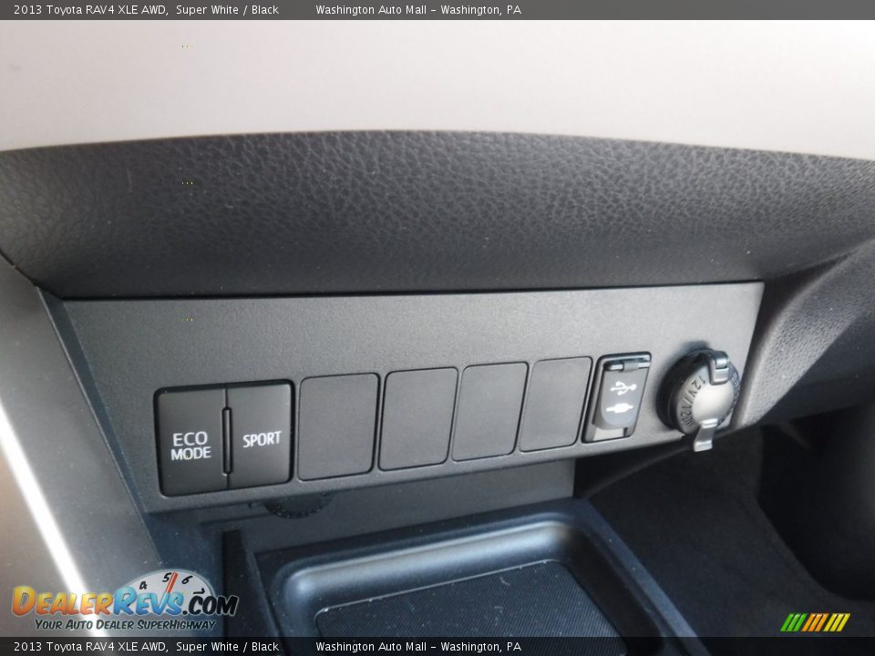2013 Toyota RAV4 XLE AWD Super White / Black Photo #5