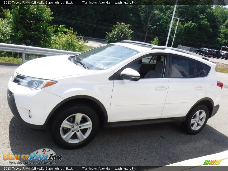 2013 Toyota RAV4 XLE AWD Super White / Black Photo #12
