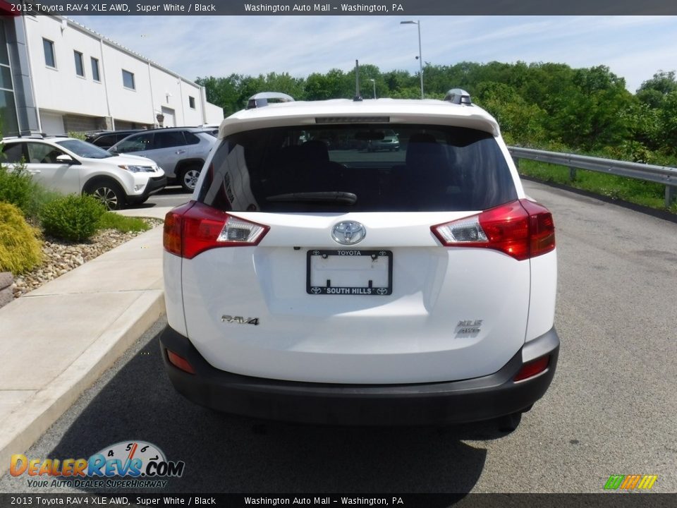 2013 Toyota RAV4 XLE AWD Super White / Black Photo #14