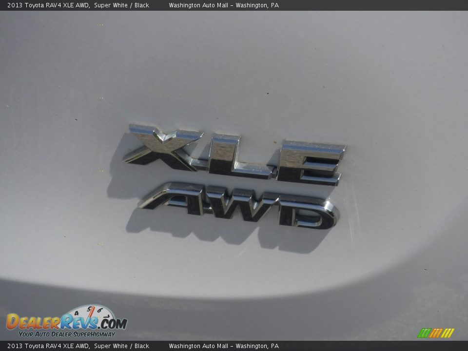 2013 Toyota RAV4 XLE AWD Super White / Black Photo #16