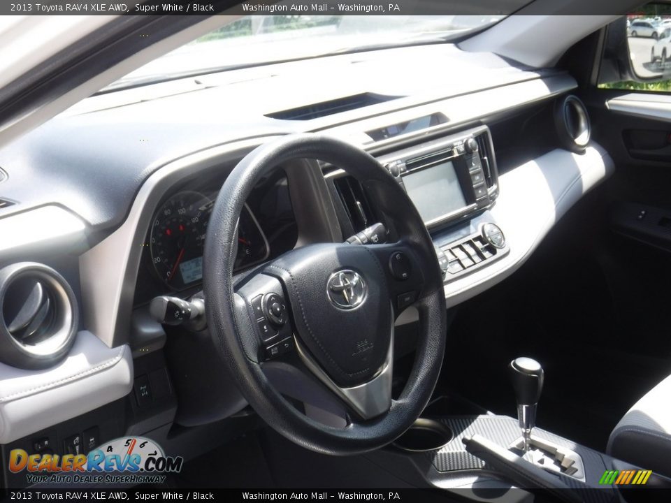 2013 Toyota RAV4 XLE AWD Super White / Black Photo #18