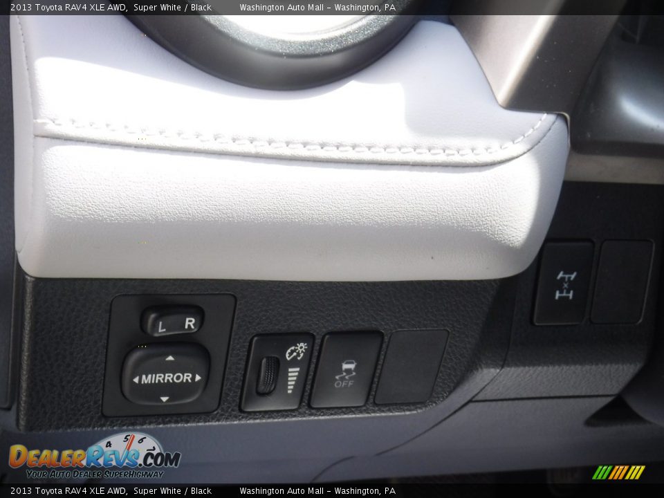 2013 Toyota RAV4 XLE AWD Super White / Black Photo #19
