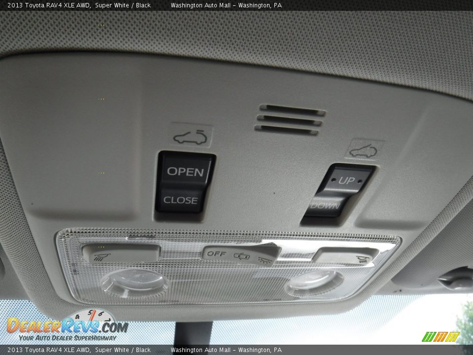 2013 Toyota RAV4 XLE AWD Super White / Black Photo #23