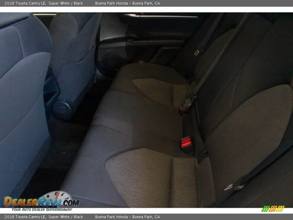 2018 Toyota Camry LE Super White / Black Photo #4