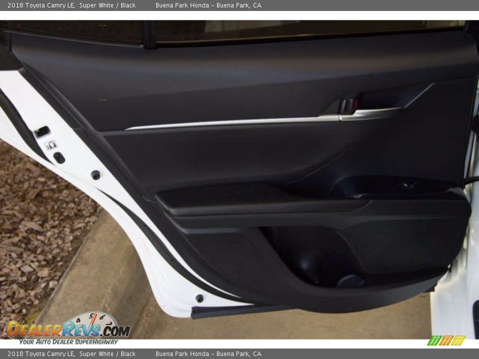 2018 Toyota Camry LE Super White / Black Photo #31