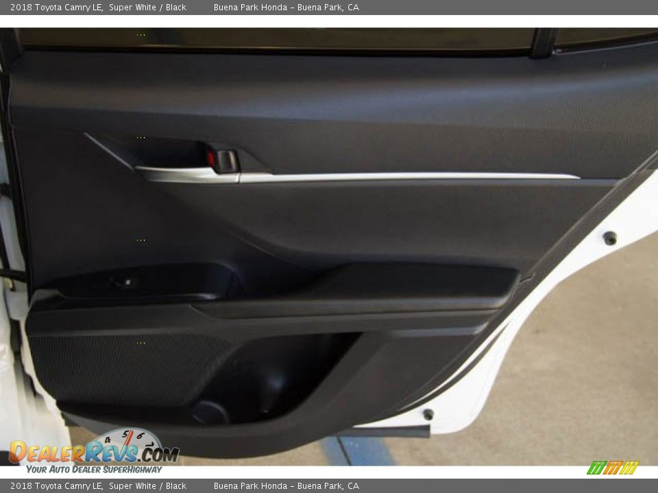 2018 Toyota Camry LE Super White / Black Photo #32