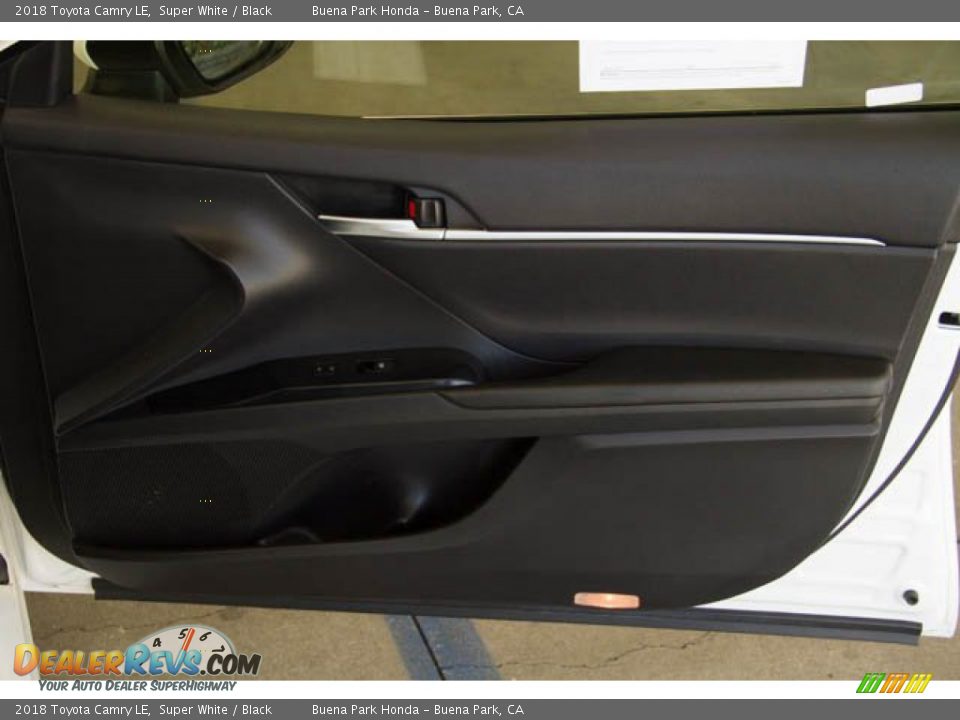 2018 Toyota Camry LE Super White / Black Photo #33