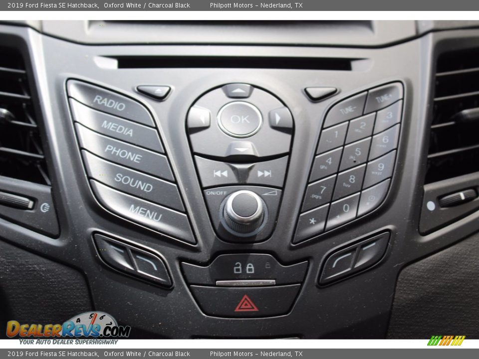 2019 Ford Fiesta SE Hatchback Oxford White / Charcoal Black Photo #16
