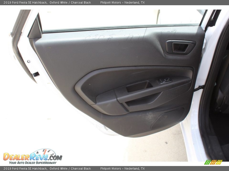 2019 Ford Fiesta SE Hatchback Oxford White / Charcoal Black Photo #19