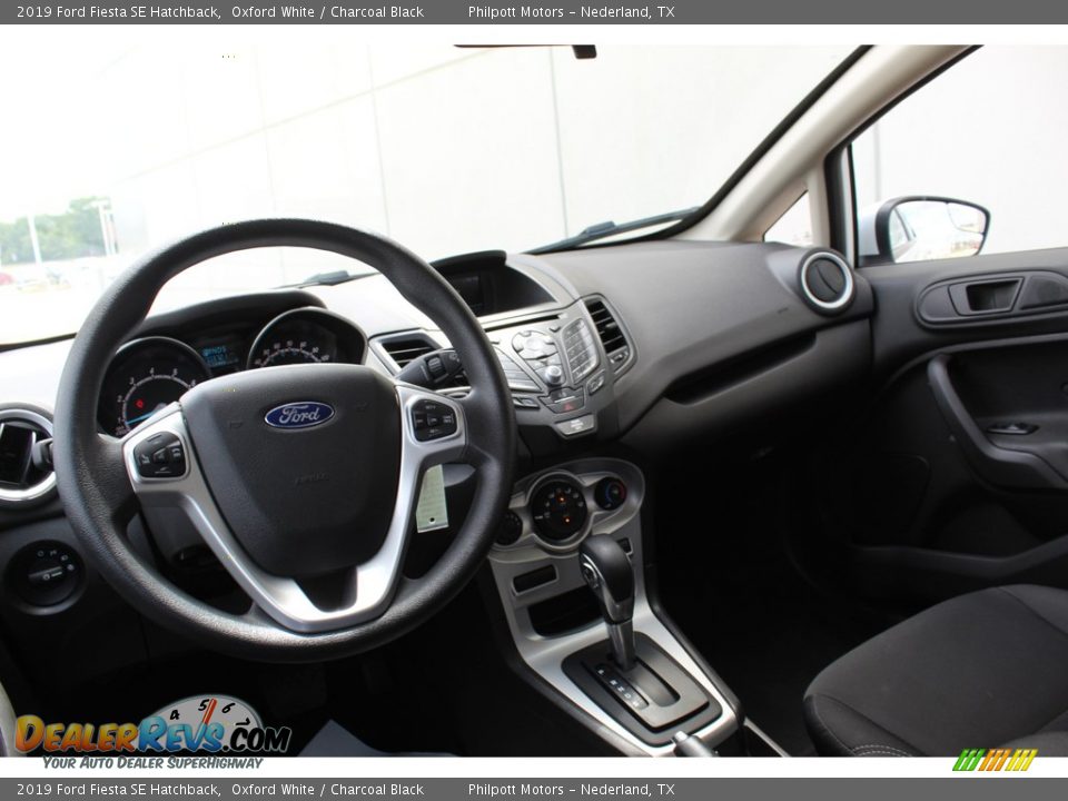2019 Ford Fiesta SE Hatchback Oxford White / Charcoal Black Photo #21