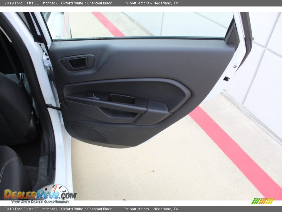 2019 Ford Fiesta SE Hatchback Oxford White / Charcoal Black Photo #24