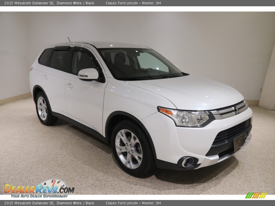 Front 3/4 View of 2015 Mitsubishi Outlander SE Photo #1