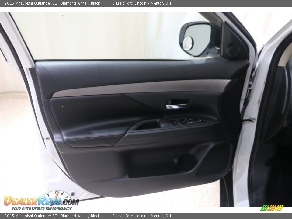 Door Panel of 2015 Mitsubishi Outlander SE Photo #5