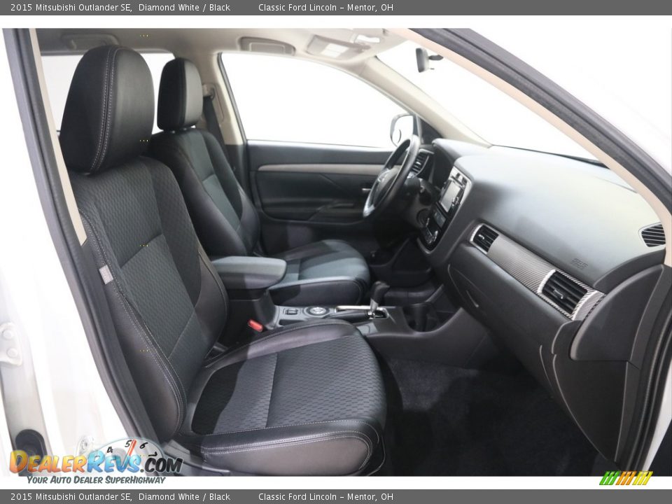 Front Seat of 2015 Mitsubishi Outlander SE Photo #15