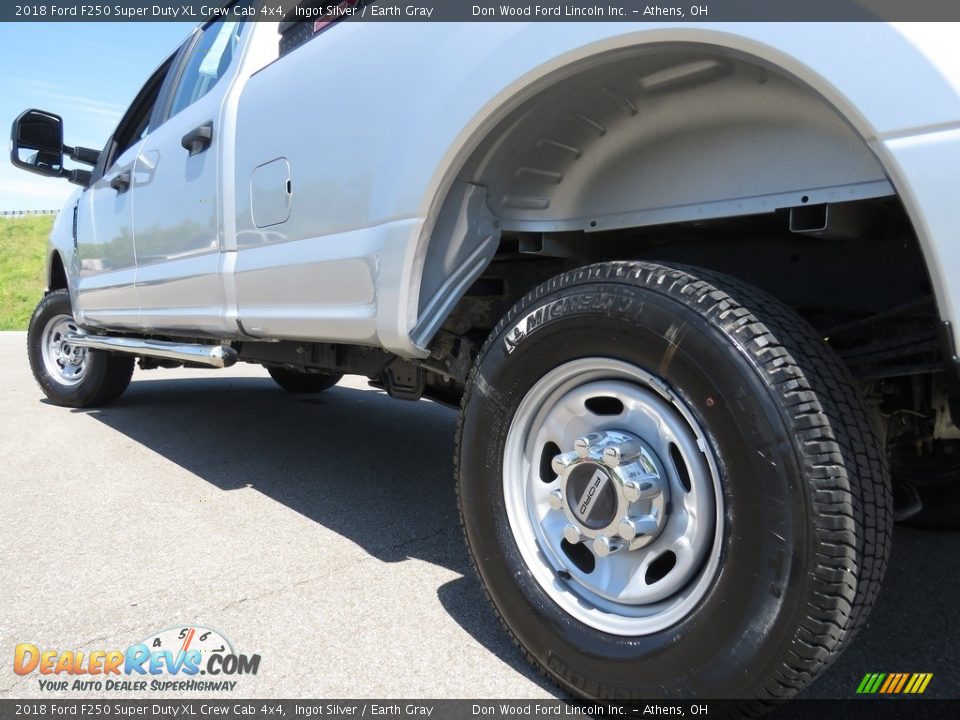 2018 Ford F250 Super Duty XL Crew Cab 4x4 Ingot Silver / Earth Gray Photo #10