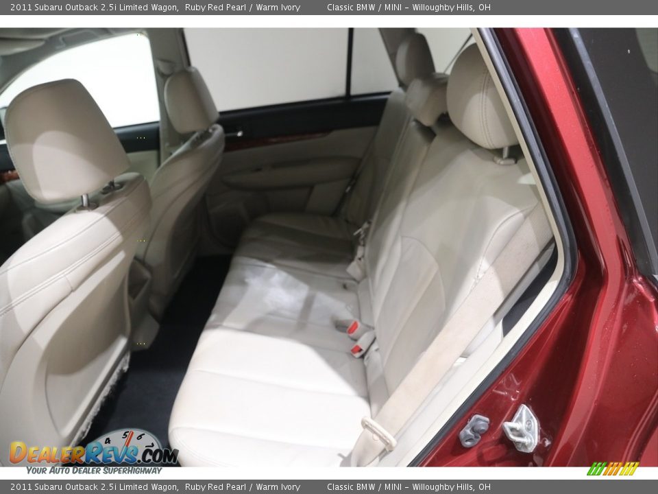 2011 Subaru Outback 2.5i Limited Wagon Ruby Red Pearl / Warm Ivory Photo #18