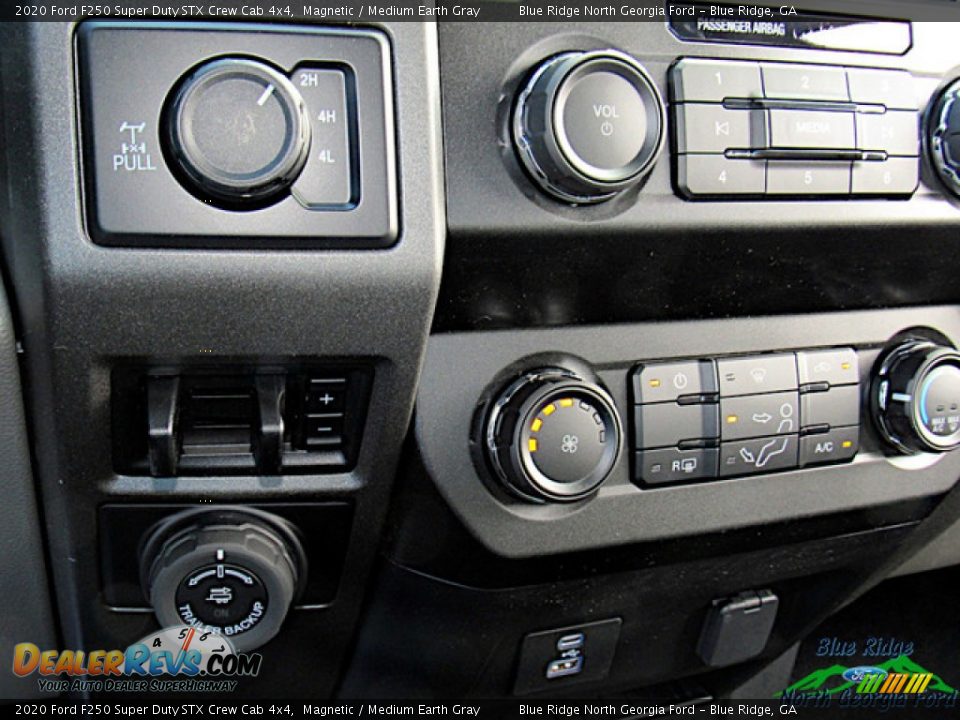 2020 Ford F250 Super Duty STX Crew Cab 4x4 Magnetic / Medium Earth Gray Photo #25