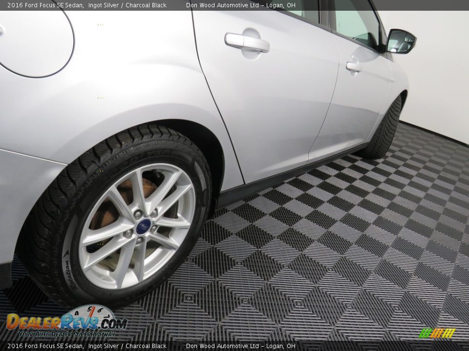 2016 Ford Focus SE Sedan Ingot Silver / Charcoal Black Photo #16