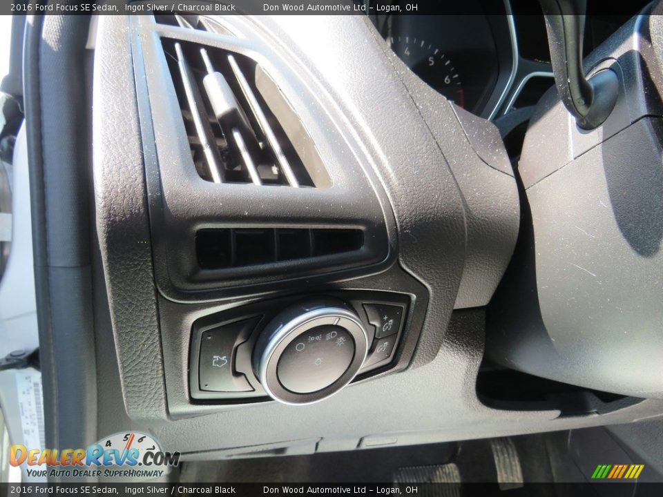 2016 Ford Focus SE Sedan Ingot Silver / Charcoal Black Photo #19