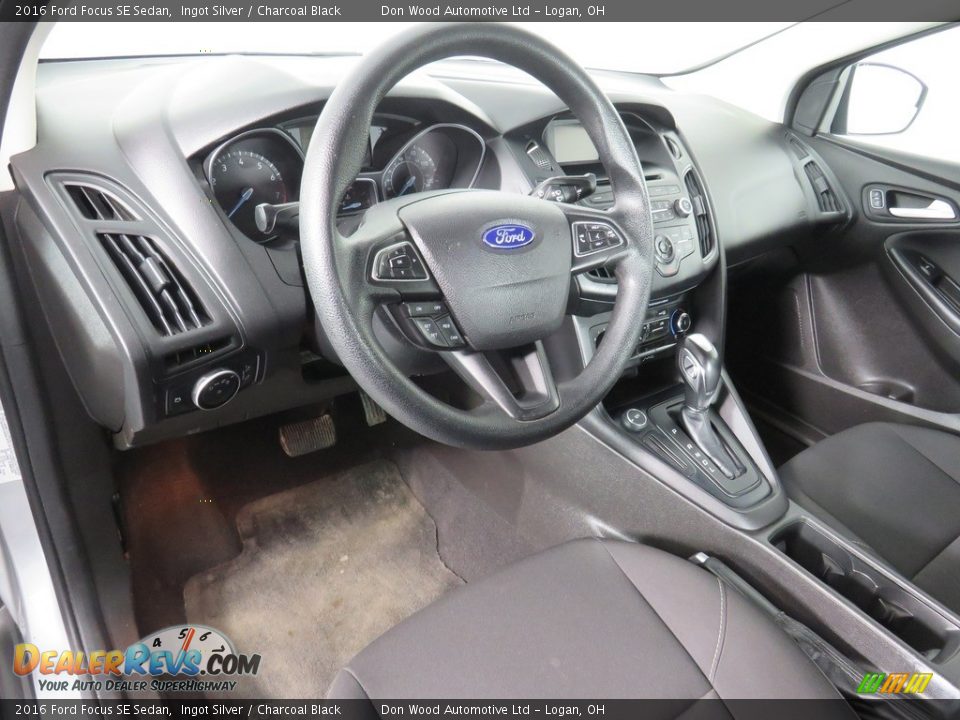 2016 Ford Focus SE Sedan Ingot Silver / Charcoal Black Photo #31