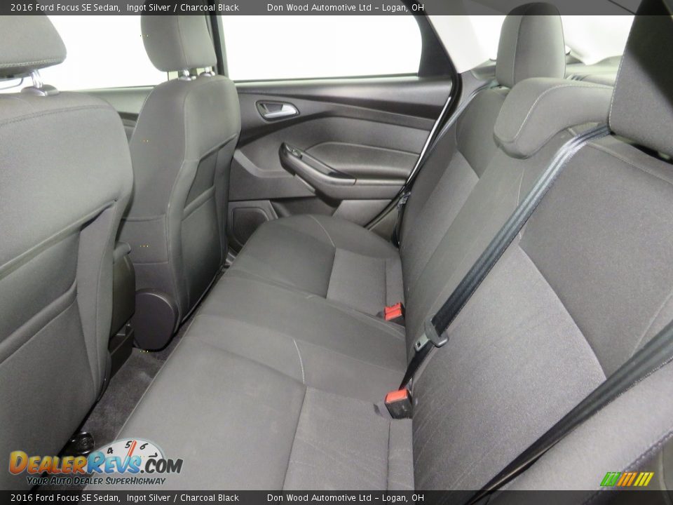 2016 Ford Focus SE Sedan Ingot Silver / Charcoal Black Photo #34